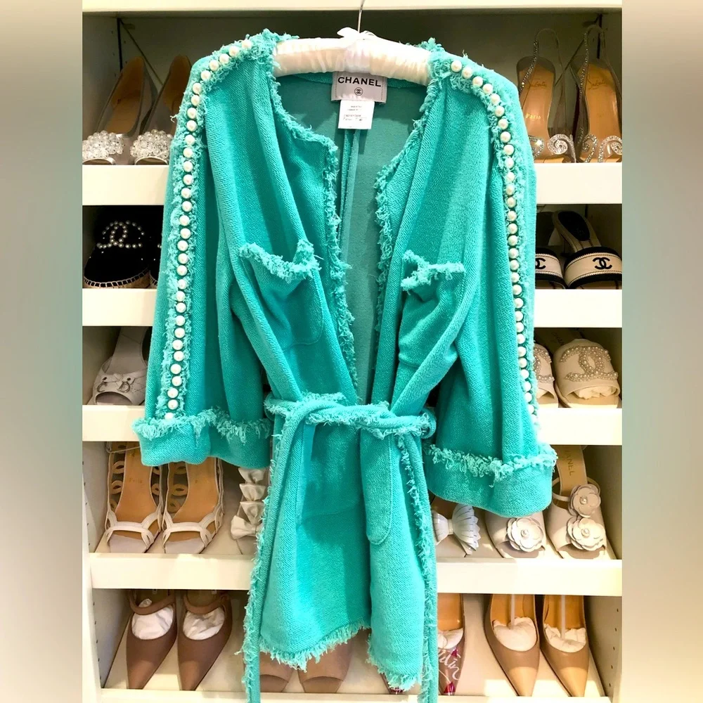 Gorgeous Chanel Green jacket w/Pearl Embellishment, beautiful Metallic Thread - Picture 1 of 12
